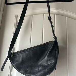 Trendy cute crossbody ~ The Sak